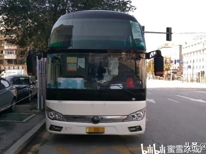 Tweedehands bus 2018 Jaar Yutong Bus ZK6122 Dubbele deur 56 zitplaatsen Spring Leaf LHD