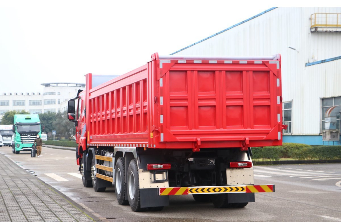 Hongyan 560 pk C6 20 ton 12 banden gebruikte dumptruck dumper 8×4 LHD/RHD