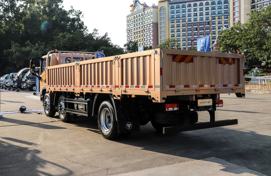 Gebruikte Chinese vrachtwagens Foton Truck Goudkleur 6*2 Flat Box Laad 18 ton