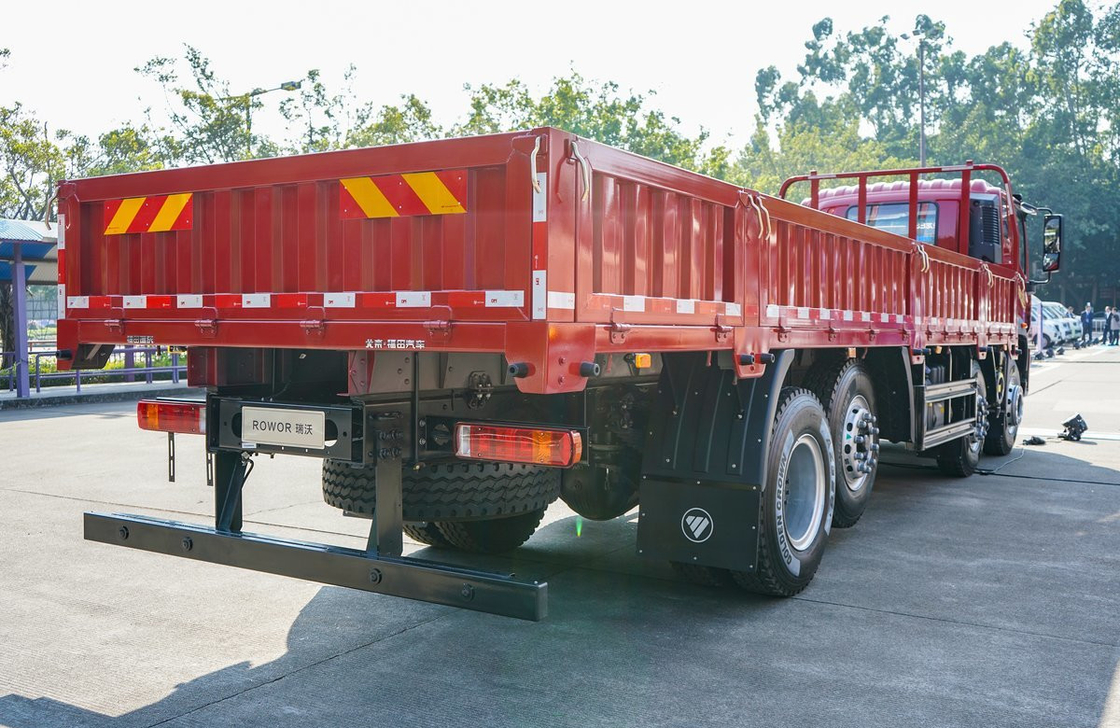 Gebruikte Sino Cargo Truck Yuchai Motor 270 pk 8 * 2 Drive Mode 2 zitplaatsen Single Sleeper
