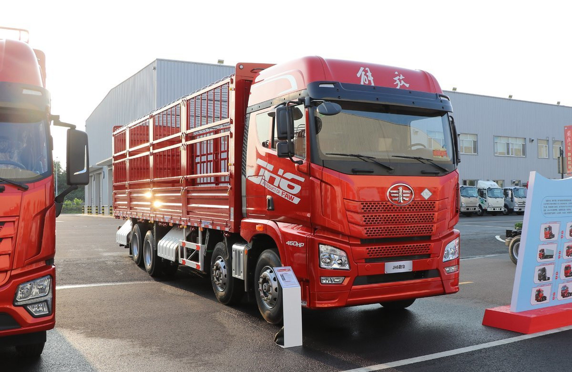 Gebruikte vrachtwagens te koop in China Jiefang CNG 460 pk zware vrachtwagen een en een halve cabine