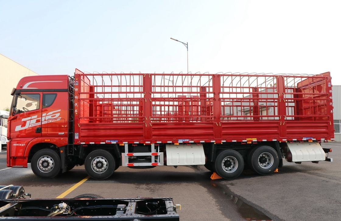 Gebruikte vrachtwagens te koop in China Jiefang CNG 460 pk zware vrachtwagen een en een halve cabine