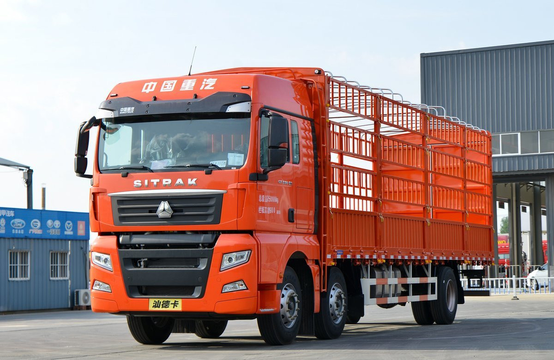 Gebruikte Howo Cargo Truck SITRAK G7 Model 6*2 Truck Truck Leaf Spring 8,6 meter lange doos