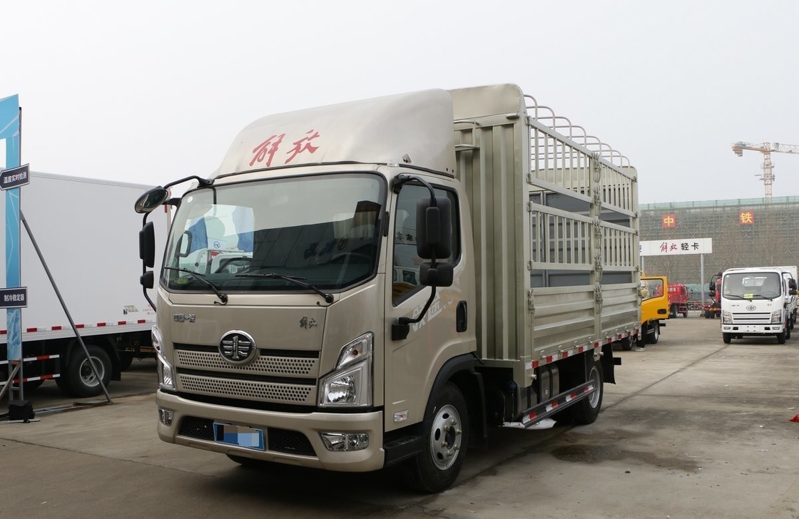 Gebruikte vrachtwagen Champagne kleur 4*2 hek vrachtwagen 4 meter doos platte hut