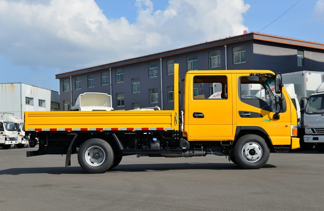 Gebruikte mini vrachtwagen dubbele cabine 2+3 zitplaatsen 100km/h snelheid JAC Flat Box Truck