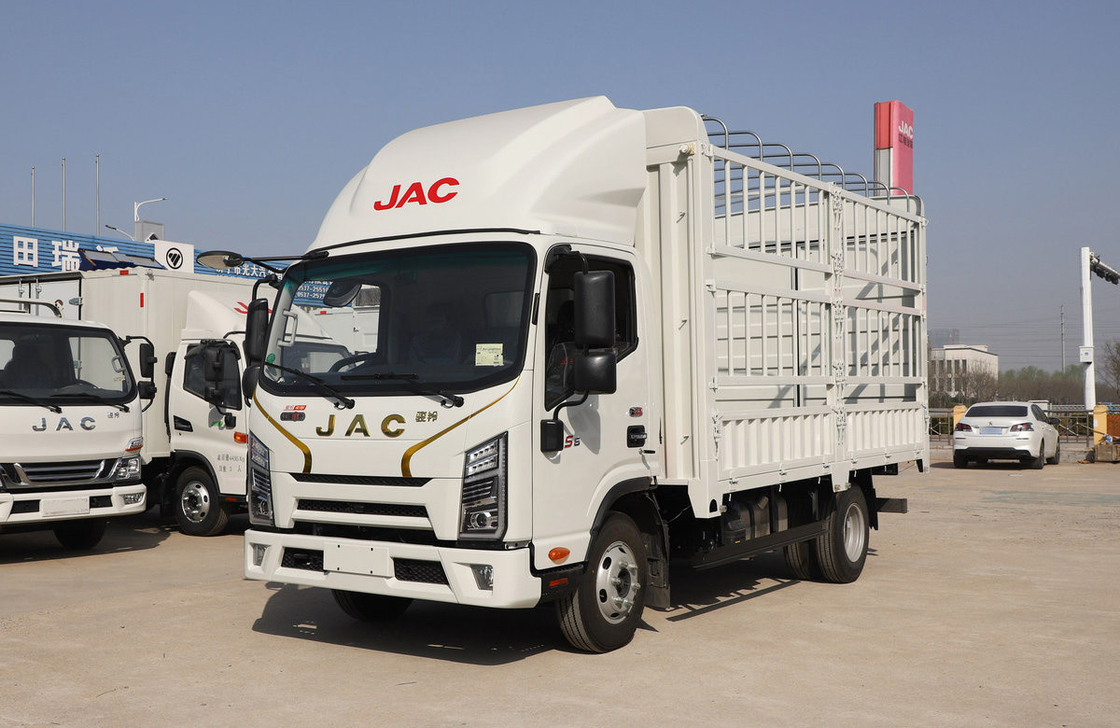 Gebruikte vrachtwagens uit China JAC S6 Model 4*2 Lichte vrachtwagen Cummins Motor 160 pk