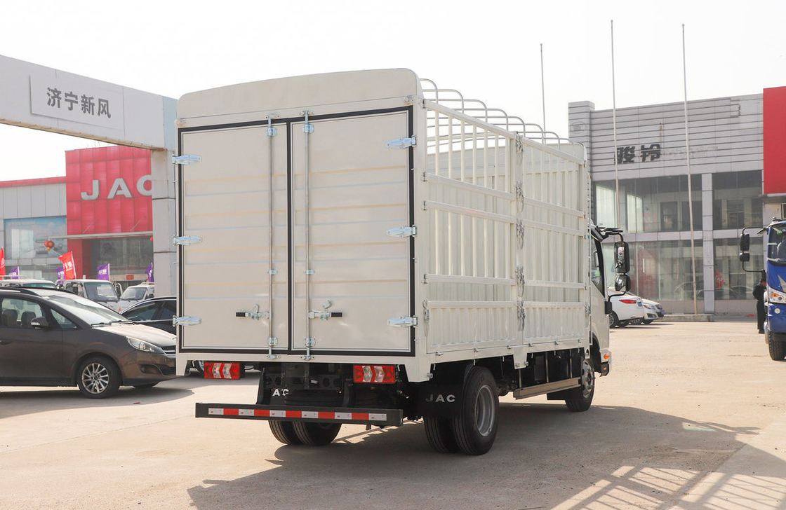 Gebruikte vrachtwagens uit China JAC S6 Model 4*2 Lichte vrachtwagen Cummins Motor 160 pk