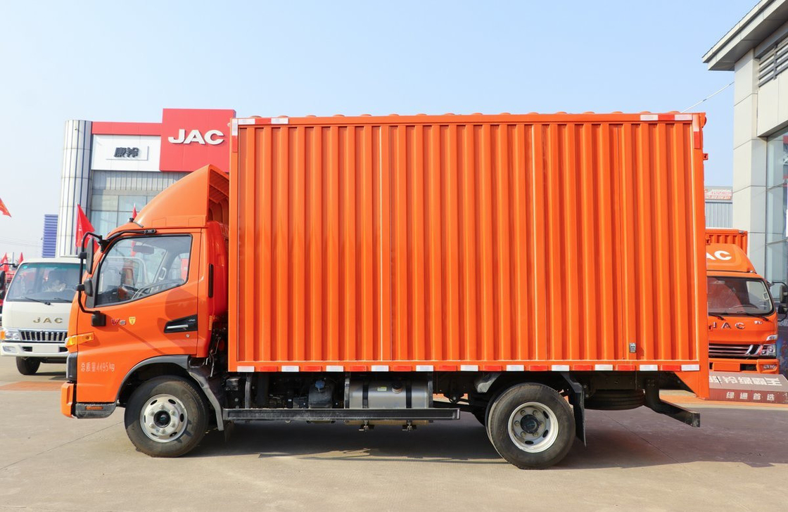 Lichte vrachtwagen 8 ton JAC V6 handmatig enkelastig 300L olie tanker