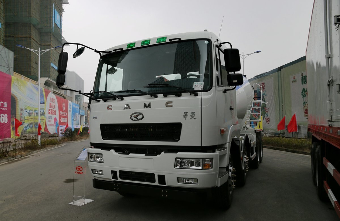 Gebruikte betonmixer Truck 8×4 CAMC Cementmixer 310hp Euro 5 Big Tanker 12 banden