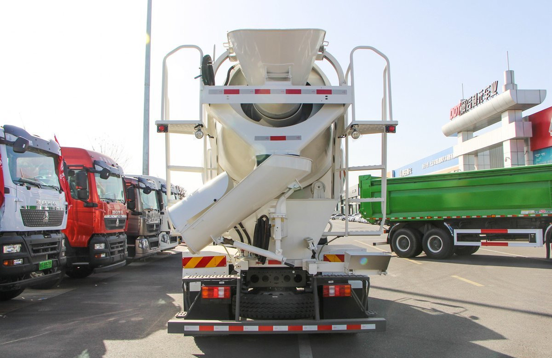 Concrete Mini Truck Mixer HOWO 4×2 Weichai Motor 220 pk 4 kubieke enkele as 6 banden