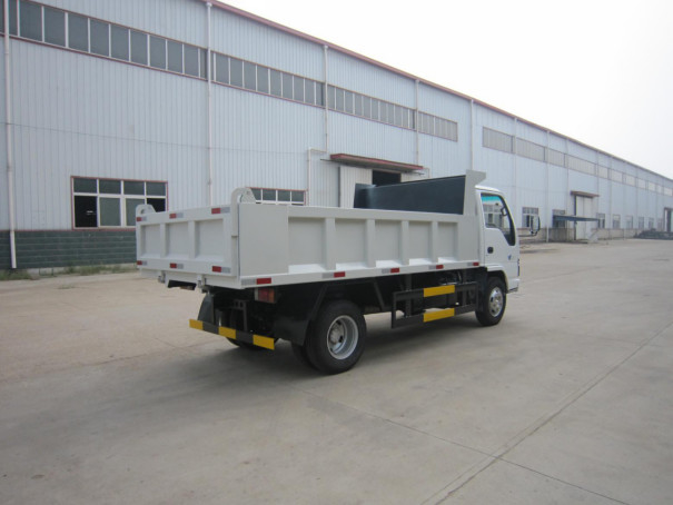 Gebruikte 3t tipper truck ISUZU 4*2 Small Dumper Euro 4 Multi Leaf Springs 5 Speed Gear
