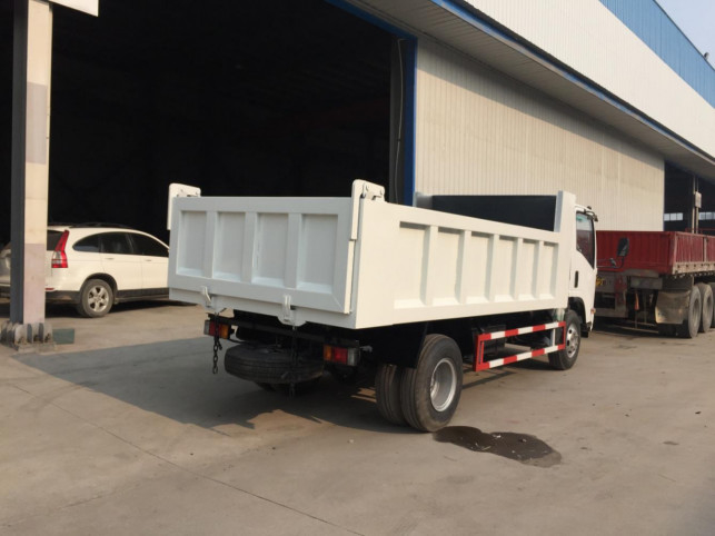 Gebruikte tipper trucks 4 * 2 laden 10 ton 5,2 meter lang doos 9 kubieke Isuzu dumper nieuw