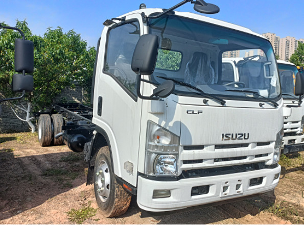 Eenrijdige vrachtwagen Isuzu 10 ton 4×2 vrachtwagen 5,5 meter lange doos Euro 4 platte cabine