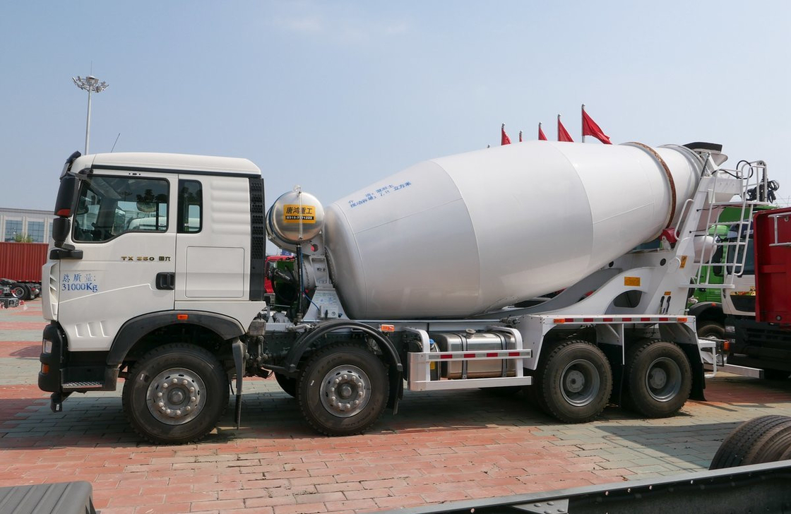 Howo Betonmixer Truck 7.8 Cubic Tanker Howo TX 8*4 Drive Mode Weichai 350 pk