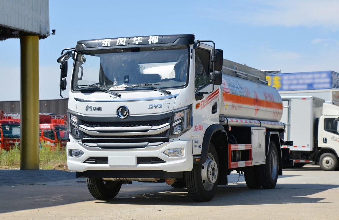 Olie Tanker Truck Verkoop Kenia Dongfeng 4*2 Chassis 8,5 Cubic Tanker Yuchai Motor 165 pk