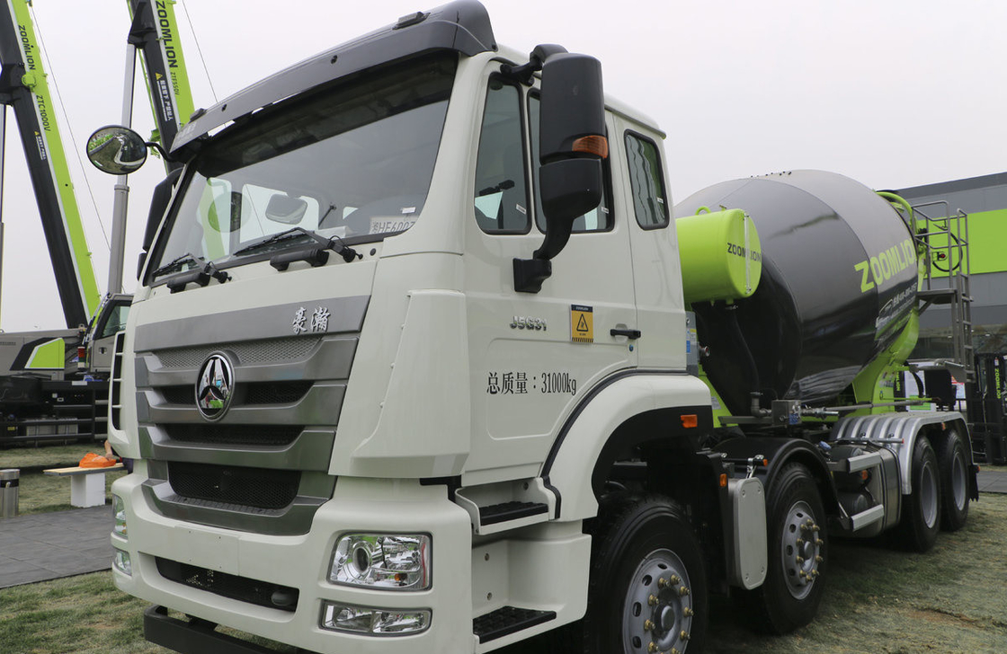 Betonmixer Truck Ghana Hohan J5G 8*4 Chassis Zoomlion Tanker 8M3 Dieselmotor 310 pk