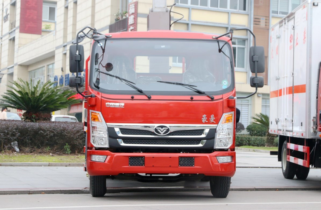 Kleine vrachtwagen gemonteerde kraan Lifting 4 ton 8 versnellingen handgeschakelde transmissie Howo 4 * 2 aandrijfsmodus