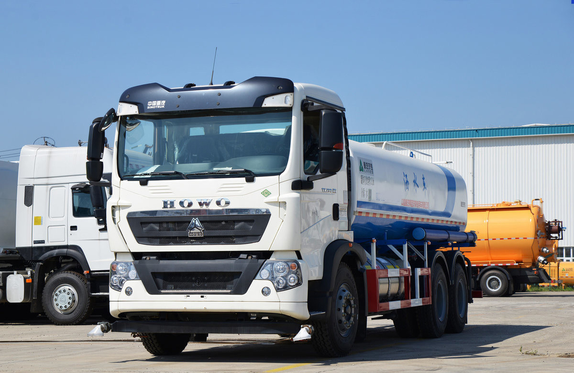 Watertanker Truck Howo 6*4 Sinotruck 10 wielen LNG 260 pk Motor 14 Kubik Tanker LHD/RHD