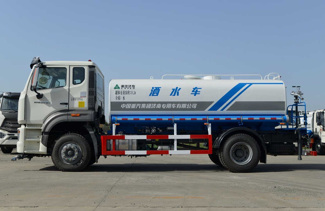 Gebruikte sprinkler truck single axle Sinotruck Hohan Model 10 M3 Spray Road Brand New LHD