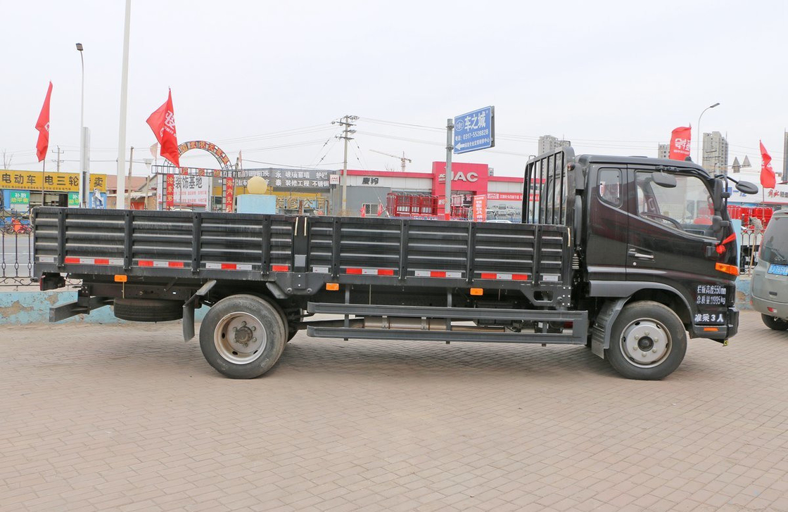 Nieuwe lichte vrachtwagen Zwarte kleur 145 pk Dieselmotor 8 ton