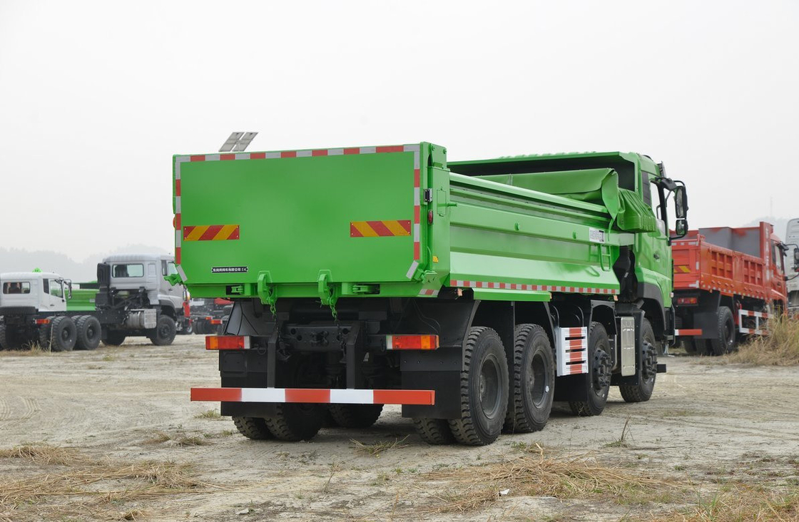 Gebruikte Donfeng Tipper Truck Tianlong Cabin 8*4 Heavy Duty 350hp Dump Truck 5,6 meter Box