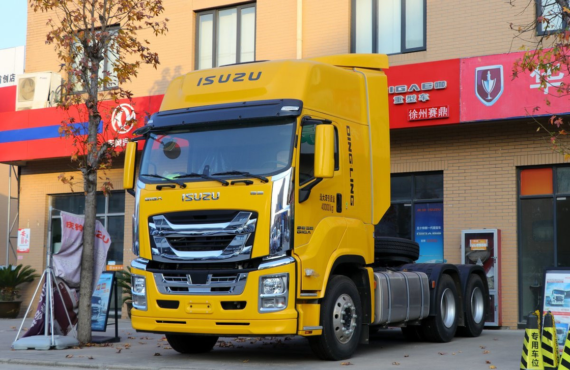 Gebruikte vrachtwagen trekker eenheden 460 pk krachtige Egine ZF versnellingsbak Isuzu Prime Mover High Roof Cab