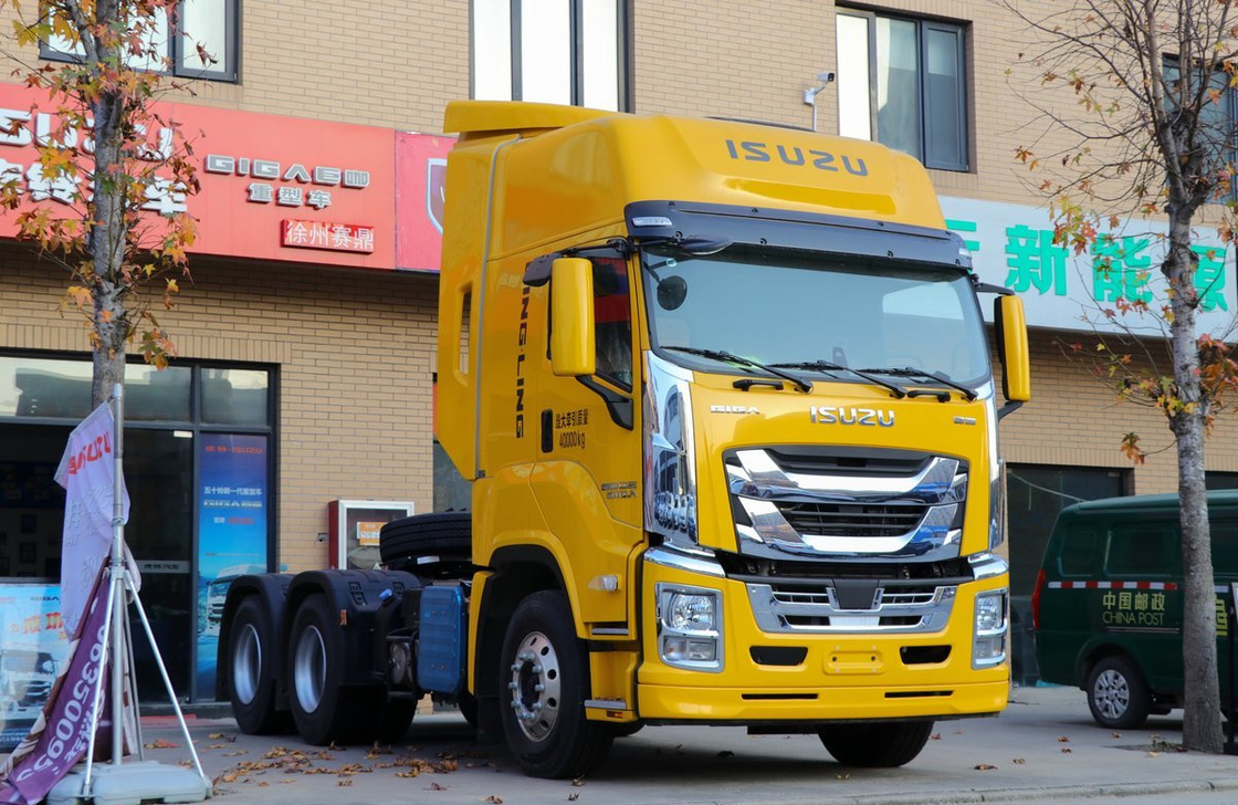 Gebruikte vrachtwagen trekker eenheden 460 pk krachtige Egine ZF versnellingsbak Isuzu Prime Mover High Roof Cab