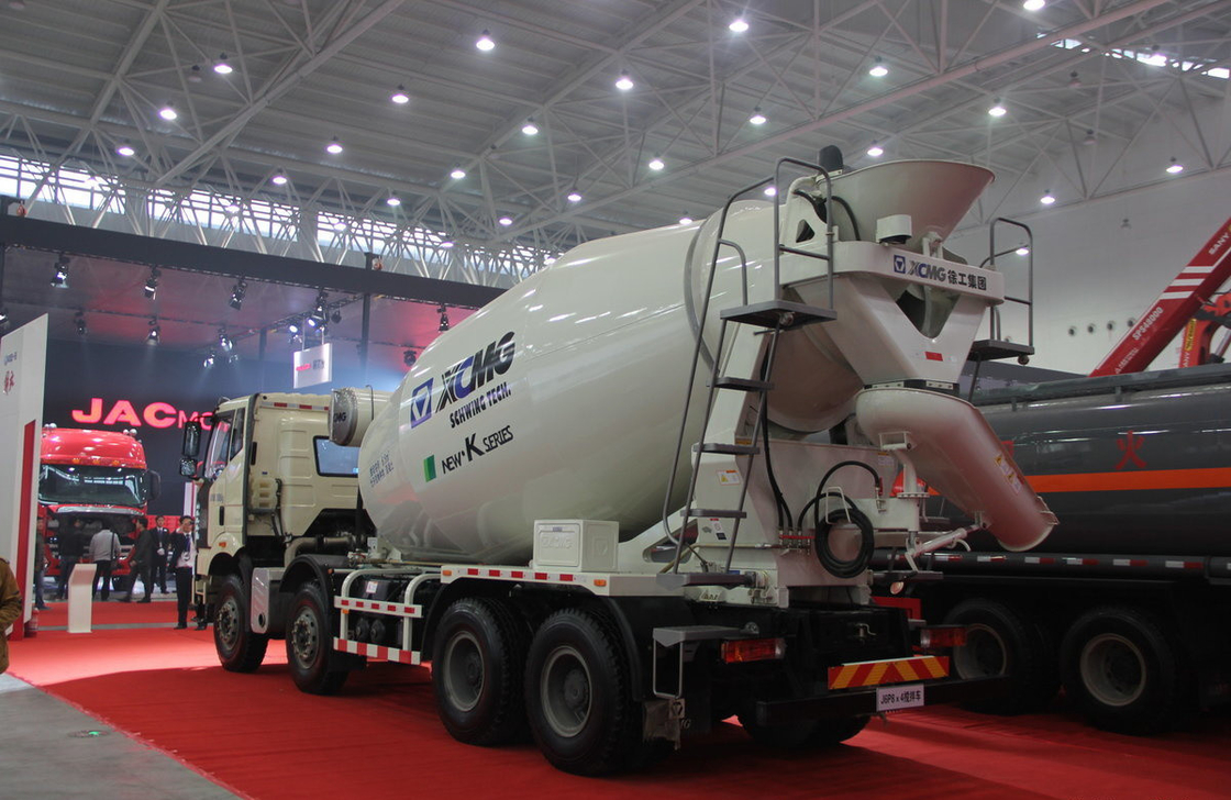 Betonmengtruck 6,5 kubieke FAW 8×4 Cementemenger Euro 4 LHD
