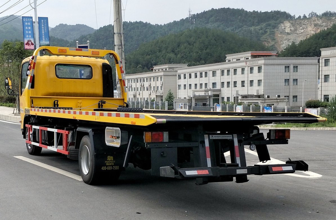 Kleine slooptrucks Vlakbed 4500 mm wielbasis 190 pk Dieselmotor Zesversnellingsmachine