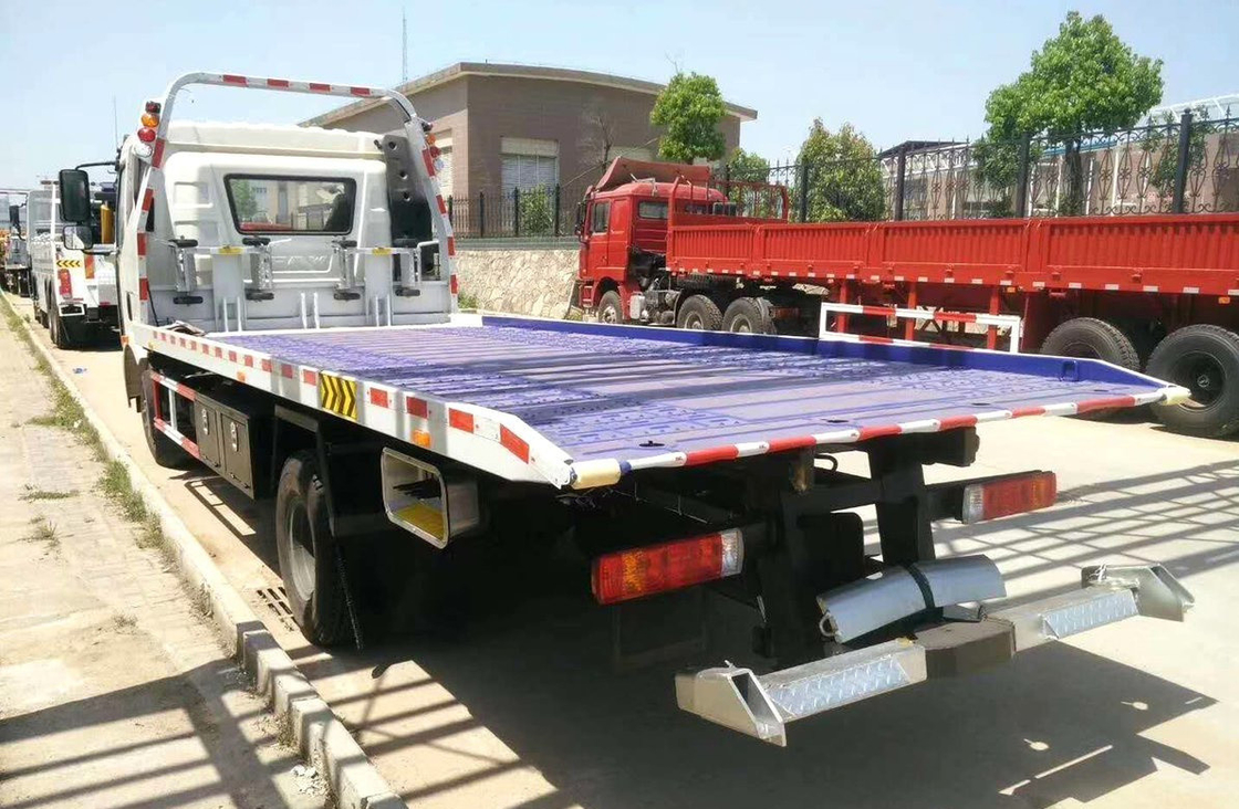 Wrecker sleeptruck bed FAW J6L model single axle 6 wielen 160 pk laadvermogen 3,5 ton LHD