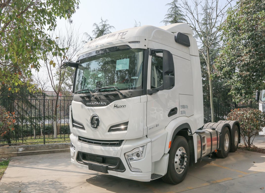 Aanhangwagen Hoofd Truck Wit Kleur 6*4 Shacman H6000 Cummins 490 pk Motor 10 banden Leaf Spring