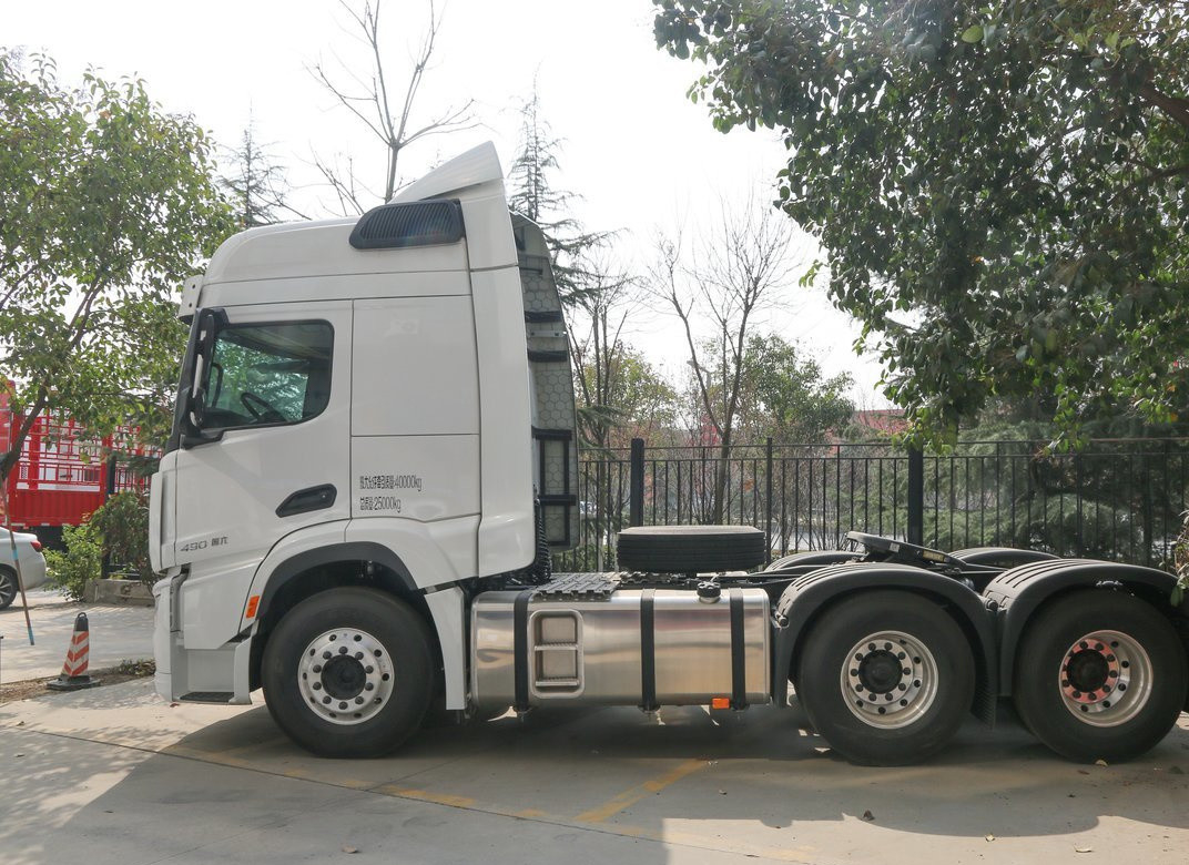 Aanhangwagen Hoofd Truck Wit Kleur 6*4 Shacman H6000 Cummins 490 pk Motor 10 banden Leaf Spring