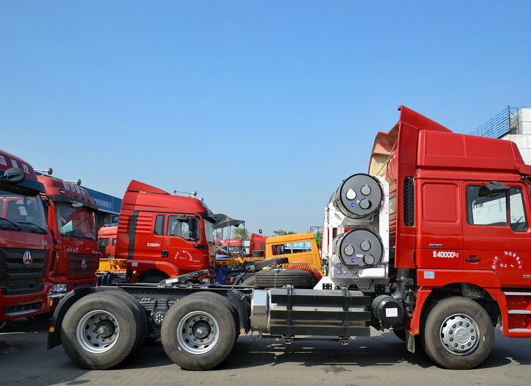 Shacman Truck Head 6*4 Drive Mode Paard Tractor LNG Grote gas tank 380hp Kolenvervoer