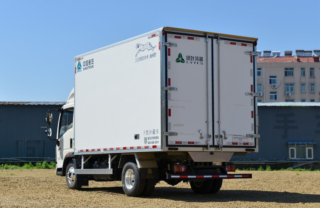 Vrieswagen te koop Sinotruck Howo 4*2 enkelassige koelkastwagen bestelwagen 20 kubieke