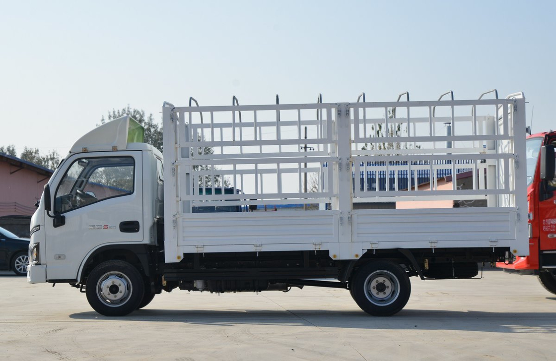 Kleine vrachtwagens SAIC lichte vrachtwagen hekdoos 4 meter eenastig dieselmotor 95 pk