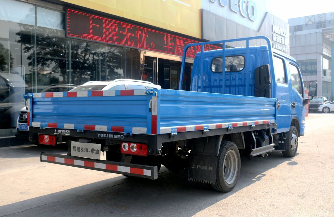 vrachtwagens in Ghana Lichte SAIC vrachtwagen 2 rijen zitplaatsen Flat bed box 2300cc motorcapaciteit