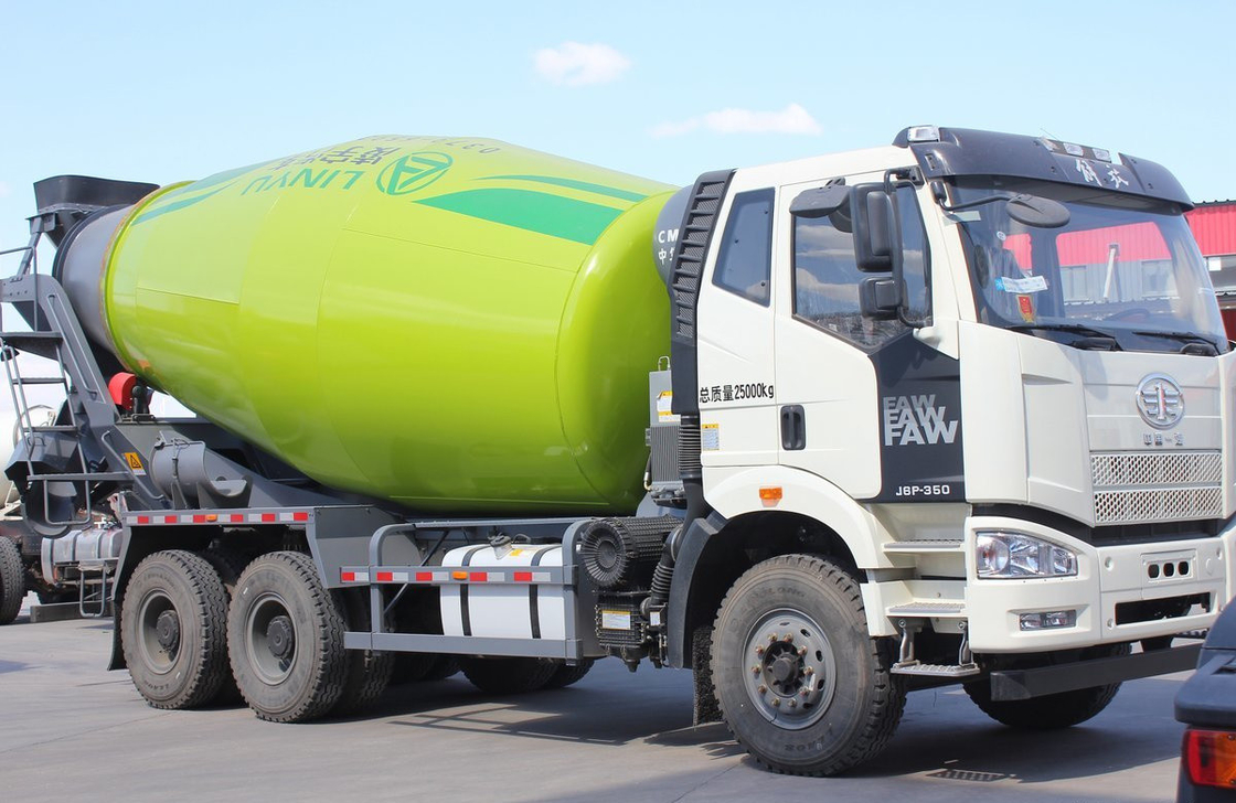 Betonmixer Truck Oude FAW cementmixer 6*4 met 10 wielen 5 kubieke tank met dubbele as