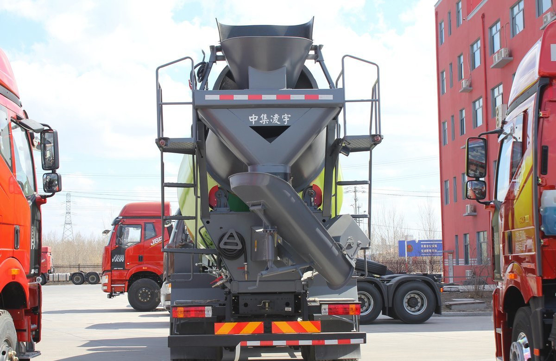 Betonmixer Truck Oude FAW cementmixer 6*4 met 10 wielen 5 kubieke tank met dubbele as