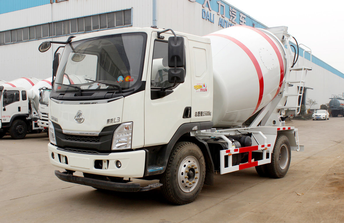 Betonmixer Truck Liuqi 4×2 Met 6 banden Kleine cementmixer 4 kubieke Tanker Capaciteit 160 pk