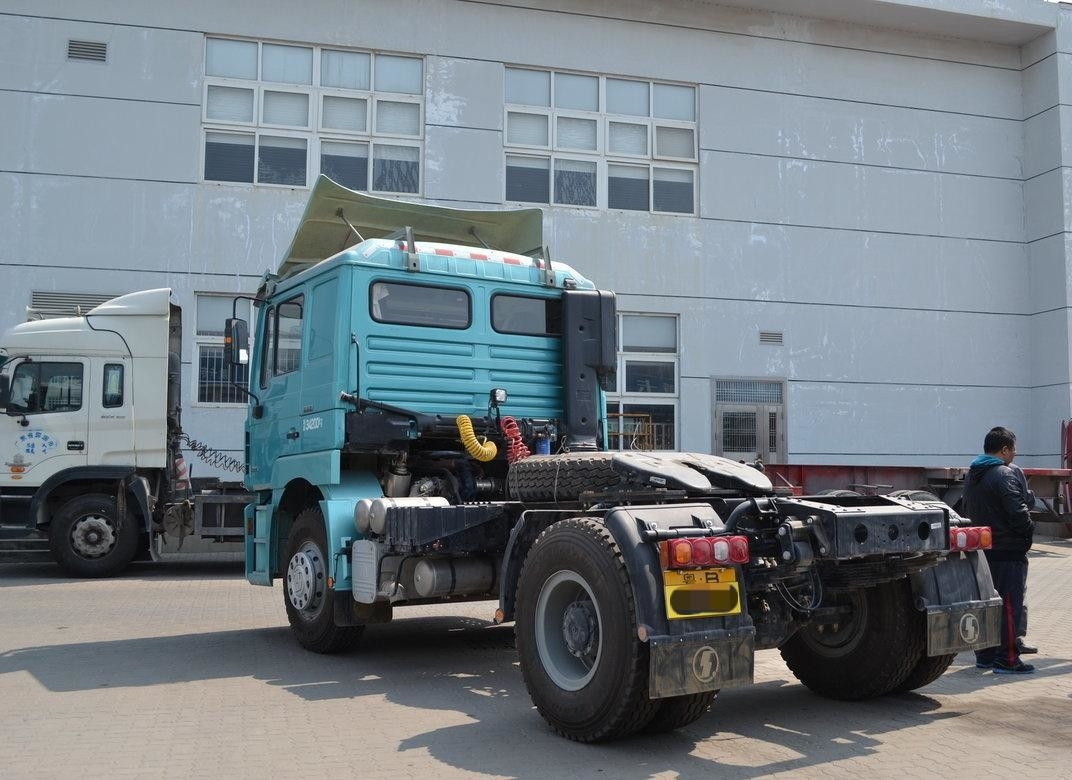 Tractor Truck 4×2 Nieuwe Shacman Horse Head Weichai 336hp Euro 3 Emission Single and Half Cab