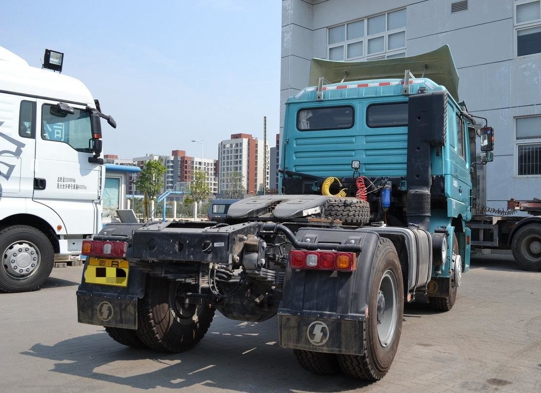 Tractor Truck 4×2 Nieuwe Shacman Horse Head Weichai 336hp Euro 3 Emission Single and Half Cab