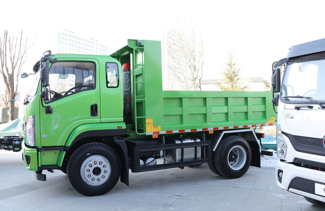 8 ton kleine dumptruck te koop Shacman Tipper 3,75 meter doos single axle 200L olie tank