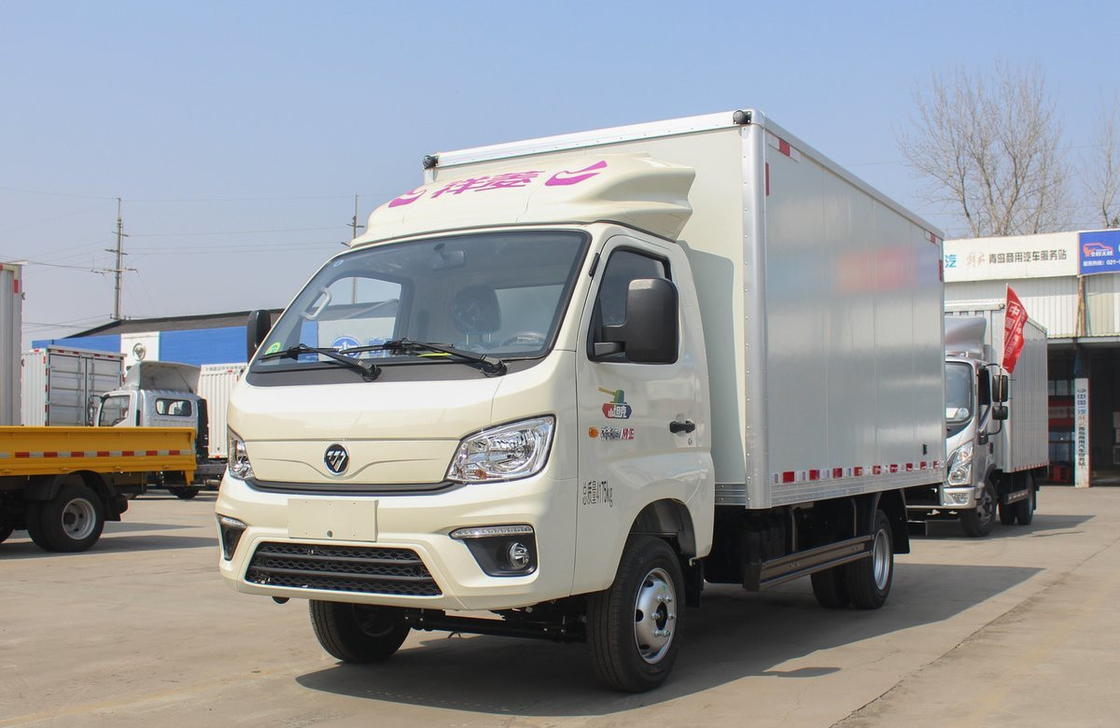 Mini Box Truck 3,7 Meter Van Box Met 2 deuren Eenpersoonscabine Met A/C Benzinemotor 6 banden