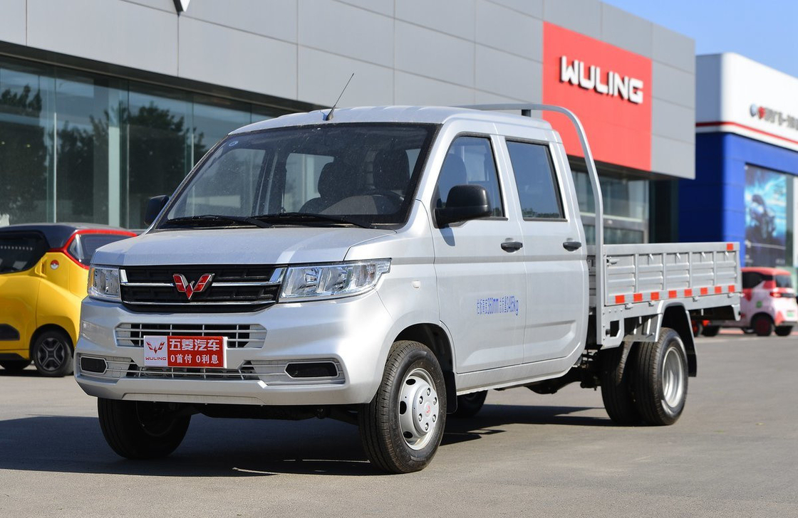 Box Truck Cargo Wuling Light Truck Double Cabin 3350mm wielbasis 4*2 Drive Mode 6 band