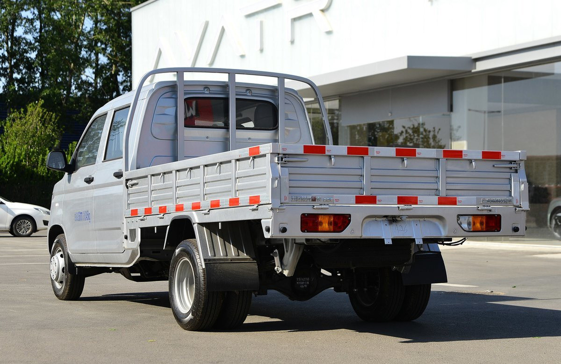 Box Truck Cargo Wuling Light Truck Double Cabin 3350mm wielbasis 4*2 Drive Mode 6 band
