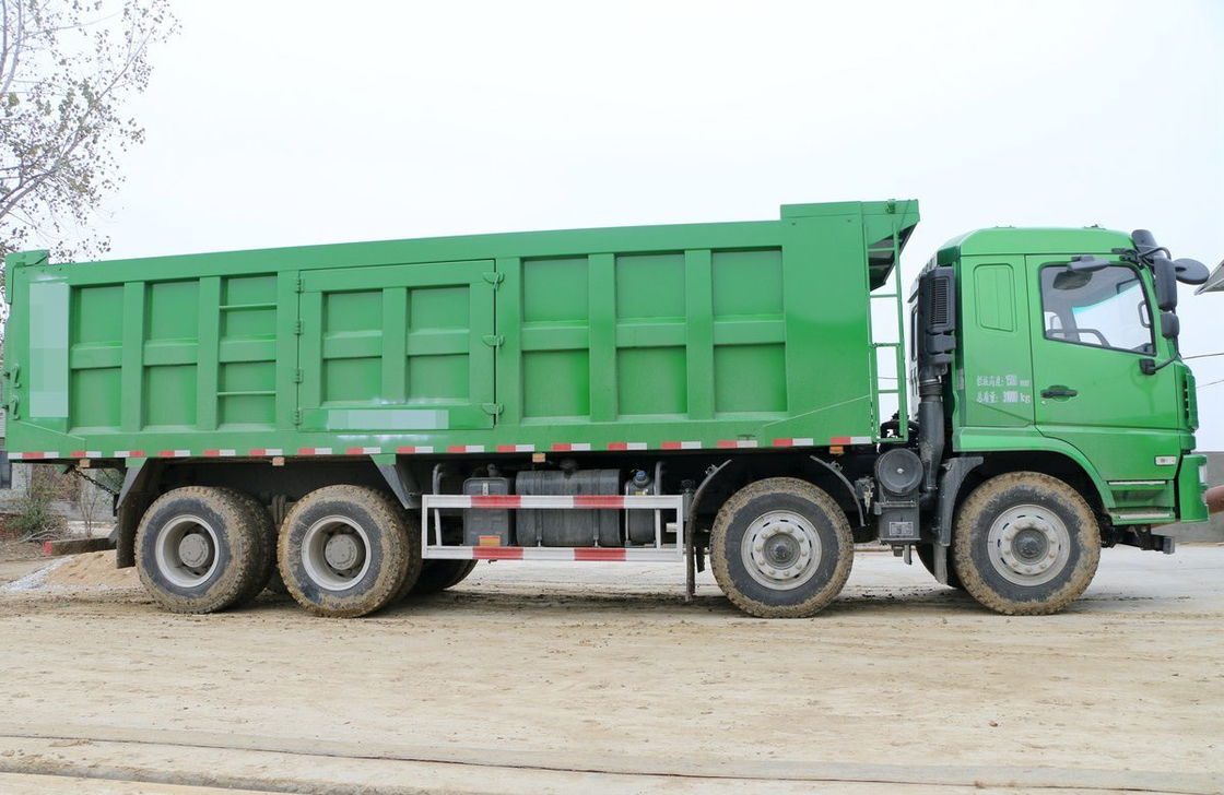 Shacman Gebruikte tipper trucks X6 Heavy Duty 8*4 Dumper 300hp Hulpbelasting 30-50 ton LHD/RHD