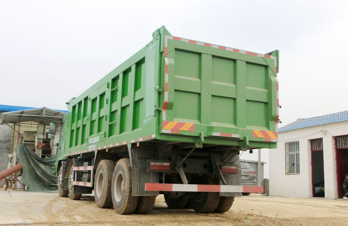 Shacman Gebruikte tipper trucks X6 Heavy Duty 8*4 Dumper 300hp Hulpbelasting 30-50 ton LHD/RHD