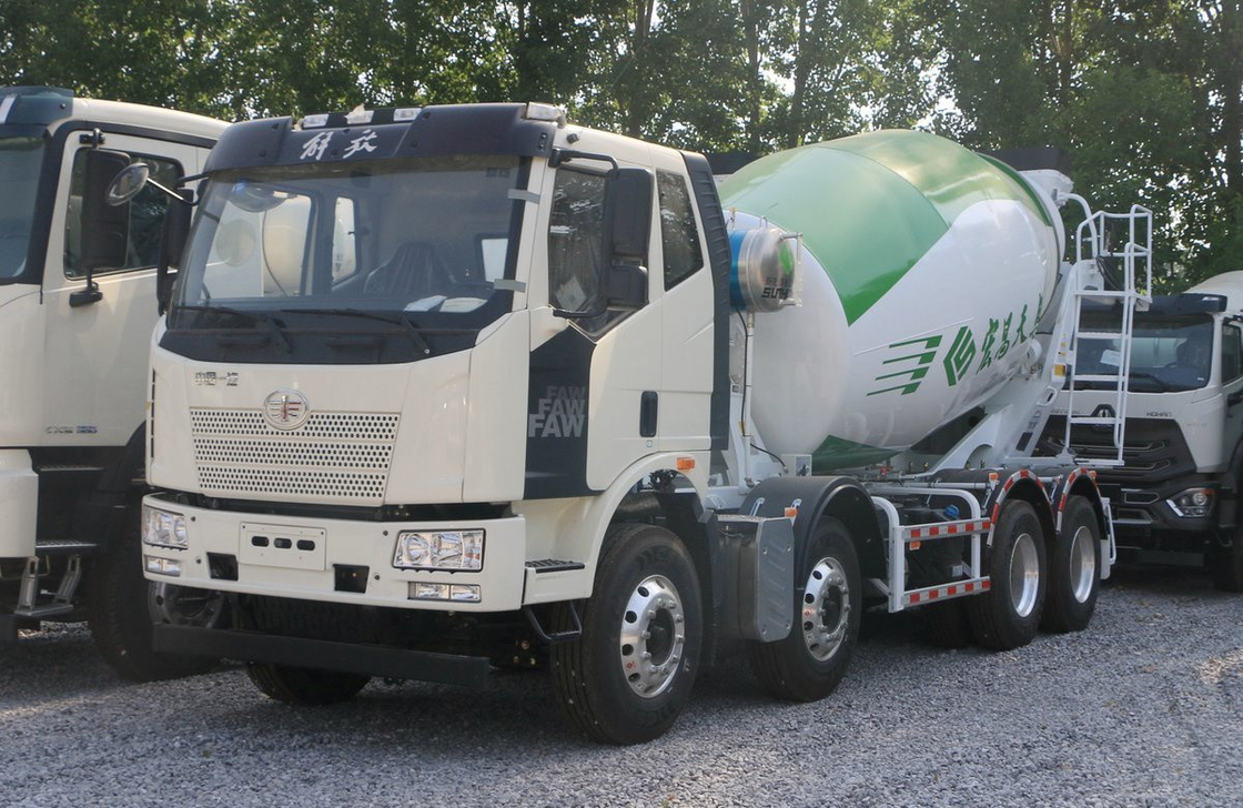 90% Nieuwe Betonmengmachine met een en een halve cabine 8*4 FAW Mixer Truck