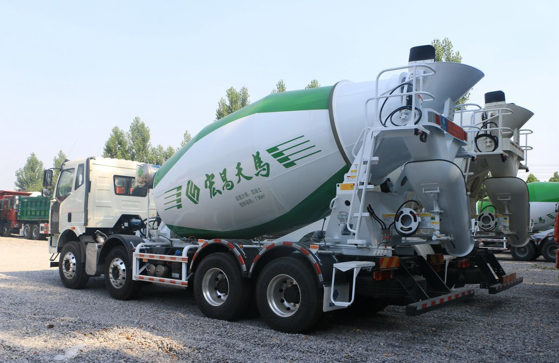90% Nieuwe Betonmengmachine met een en een halve cabine 8*4 FAW Mixer Truck