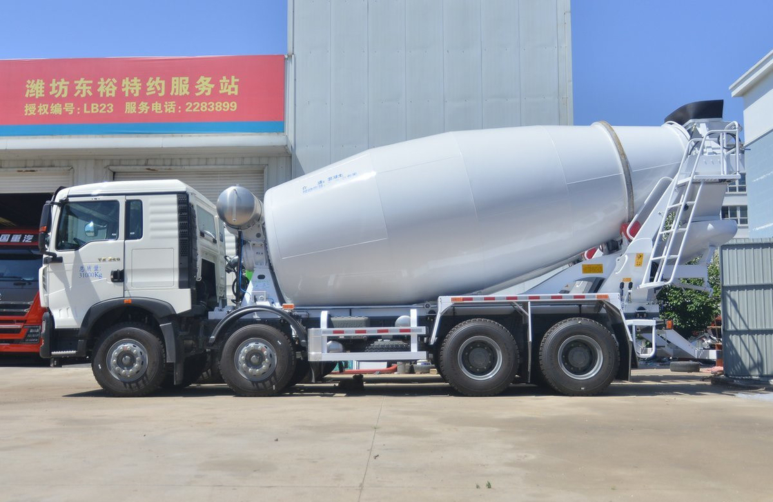 Gepersonaliseerde zware mixer truck 8 kubieke Sinotruck Howo T7 cementmixer met 10-speend versnelling